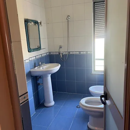 Lena's * Qerret (Tirana)