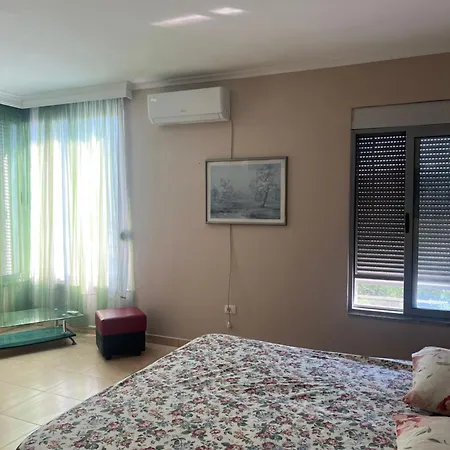 Lena's Casa de hóspedes Qerret (Tirana)