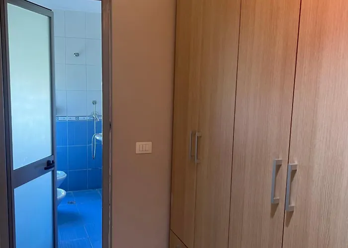 Lena's * Qerret (Tirana)